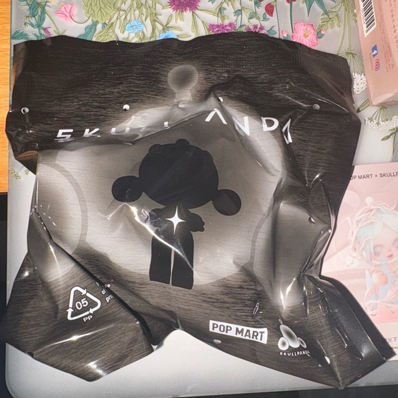 Pop Mart Skullpanda The Warmth Series Figure- The Jewel Cage - Picture 2 of 5